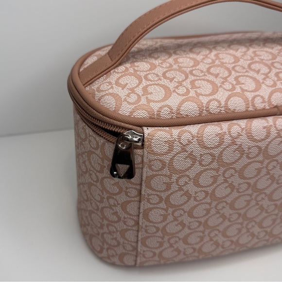 New Guess Pink Large Cosmetic Bag Vanity Case Pouch Travel Bag - Picture 6 of 9